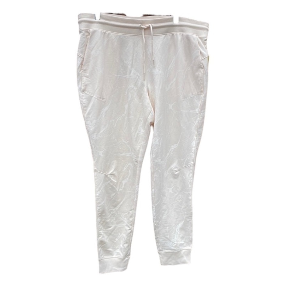 All in Motion cream and white size 2XL
